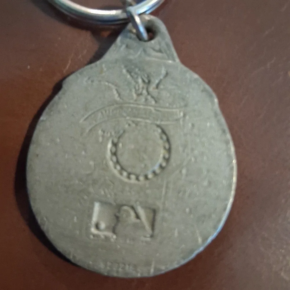 New York Yankees MLB Medallion Keychain Red Blue Silver Baseball EUC